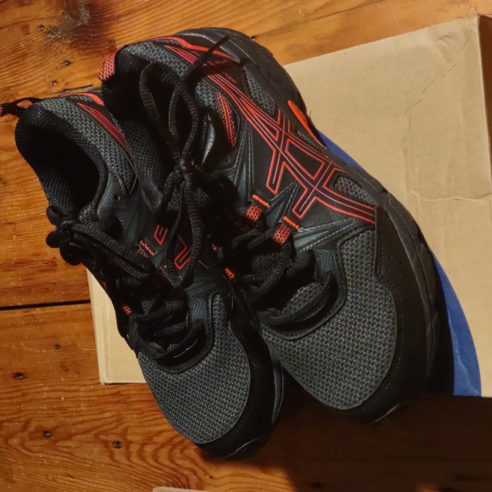 Used Asics gel venture 8 gs sz 5